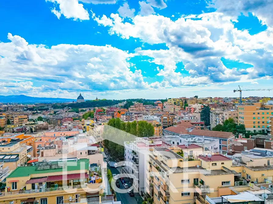 Immagine 6 di Appartamento in vendita  in Via Ugo De Carolis a Roma