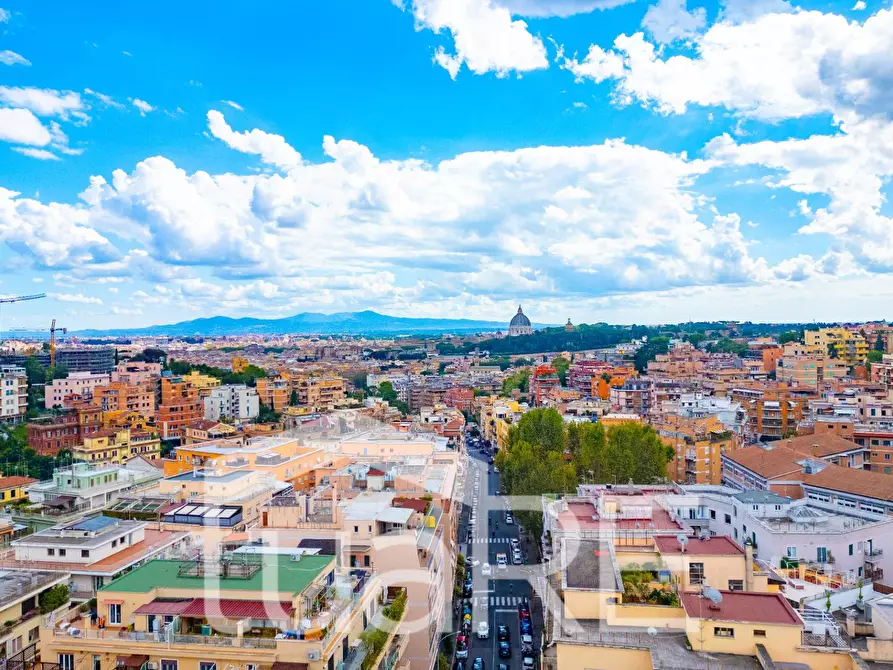 Immagine 8 di Appartamento in vendita  in Via Ugo De Carolis a Roma