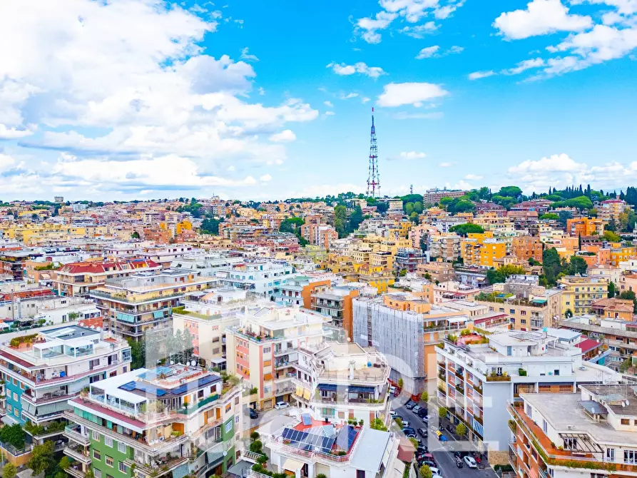 Immagine 10 di Appartamento in vendita  in Via Ugo De Carolis a Roma