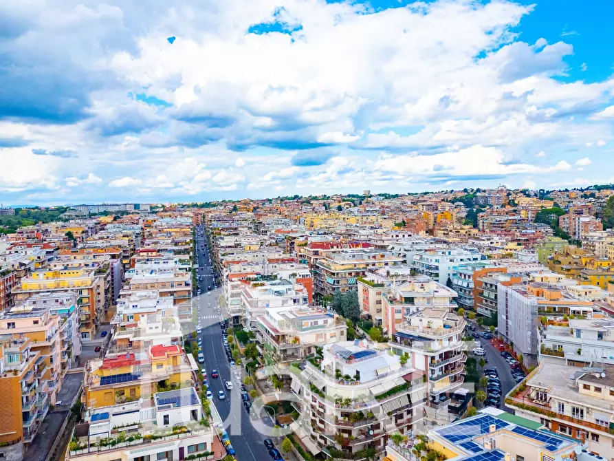 Immagine 11 di Appartamento in vendita  in Via Ugo De Carolis a Roma