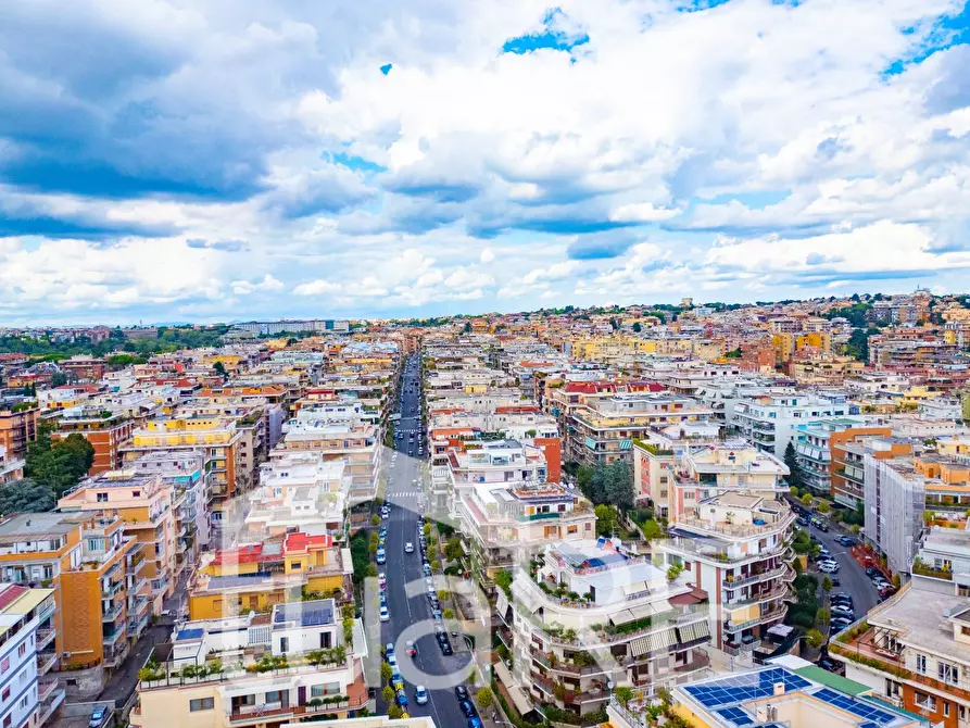 Immagine 12 di Appartamento in vendita  in Via Ugo De Carolis a Roma