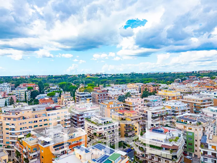 Immagine 14 di Appartamento in vendita  in Via Ugo De Carolis a Roma