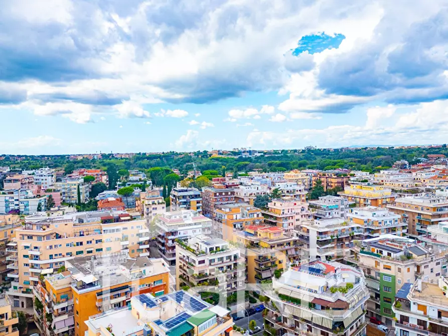 Immagine 15 di Appartamento in vendita  in Via Ugo De Carolis a Roma