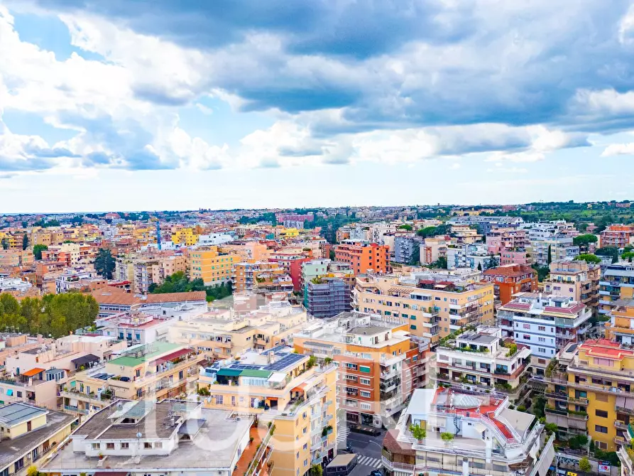 Immagine 17 di Appartamento in vendita  in Via Ugo De Carolis a Roma