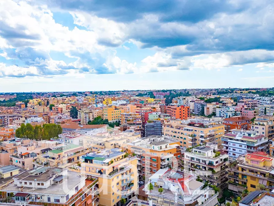 Immagine 18 di Appartamento in vendita  in Via Ugo De Carolis a Roma