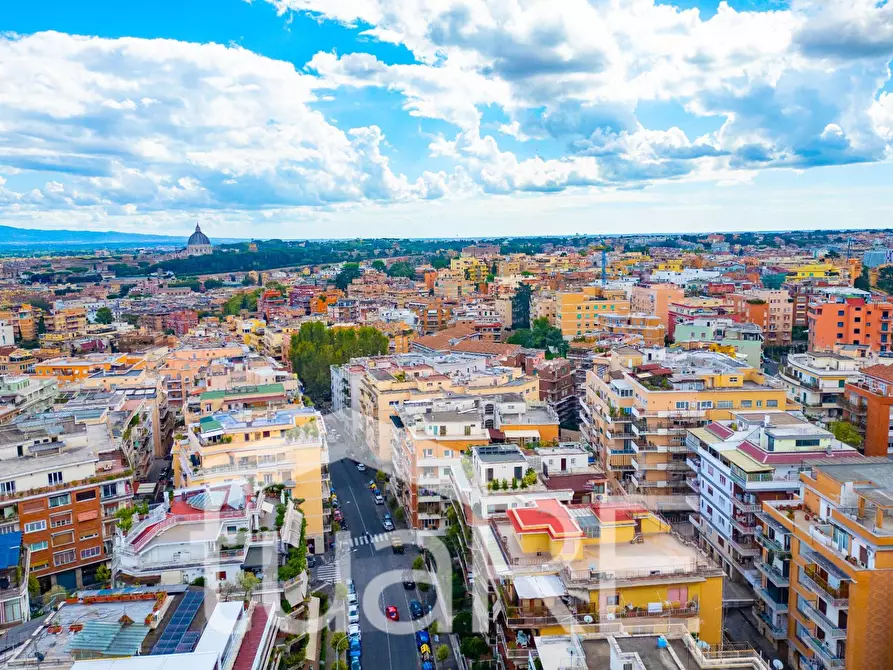 Immagine 21 di Appartamento in vendita  in Via Ugo De Carolis a Roma