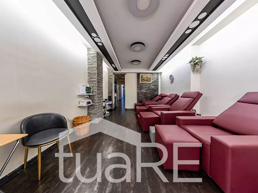 Immagine 11 di Negozio in vendita  in Via Emanuele Filiberto a Roma