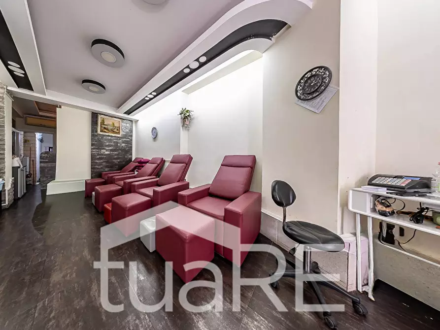 Immagine 12 di Negozio in vendita  in Via Emanuele Filiberto a Roma