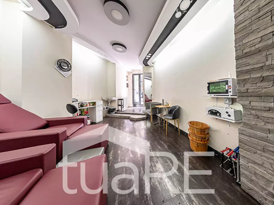 Immagine 14 di Negozio in vendita  in Via Emanuele Filiberto a Roma