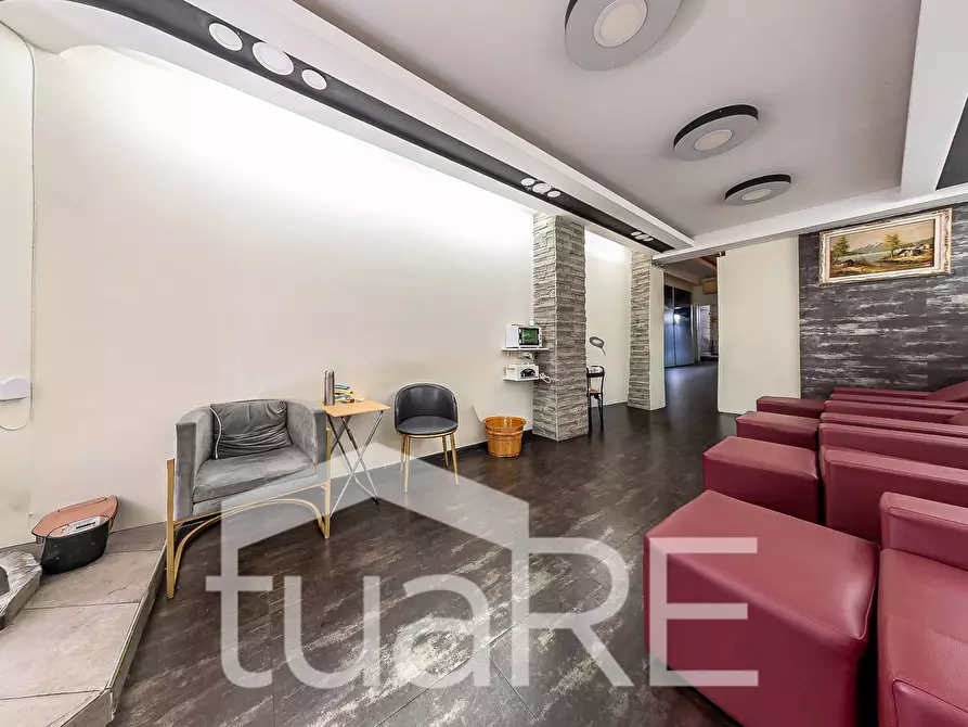 Immagine 15 di Negozio in vendita  in Via Emanuele Filiberto a Roma