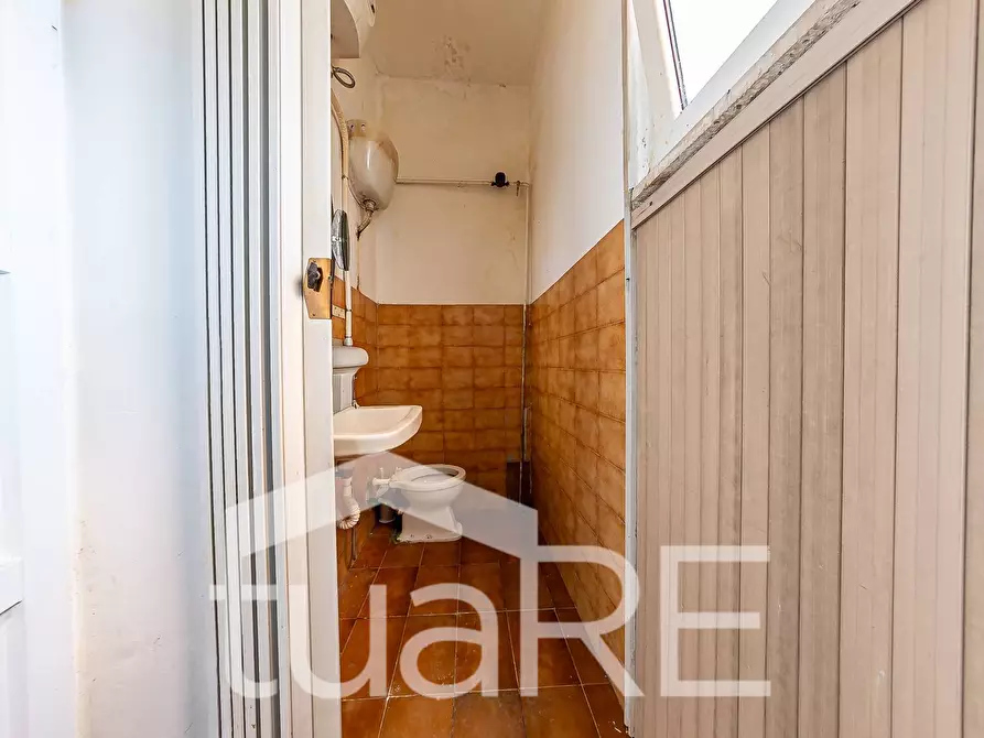 Immagine 5 di Negozio in vendita  in Via Floridiana a Roma