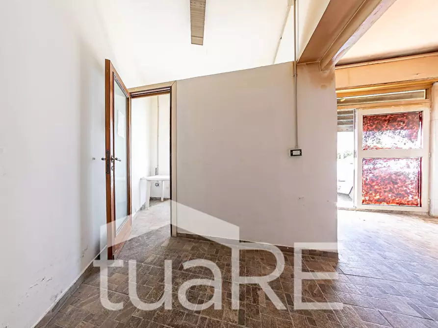 Immagine 15 di Negozio in vendita  in Via Floridiana a Roma