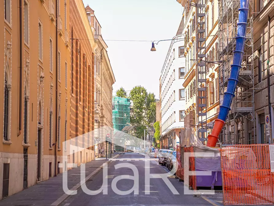Immagine 2 di Negozio in vendita  in Via Collina a Roma