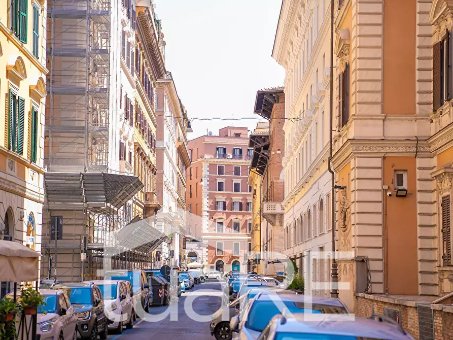 Immagine 4 di Negozio in vendita  in Via Collina a Roma