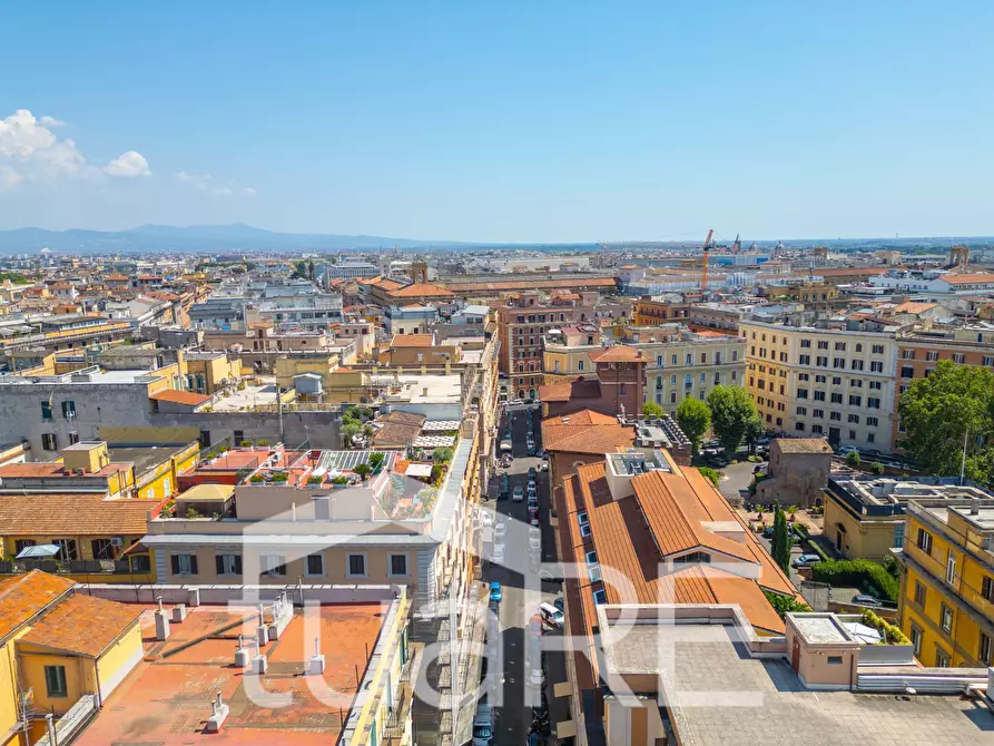 Immagine 5 di Negozio in vendita  in Via Collina a Roma