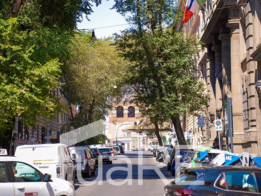 Immagine 6 di Negozio in vendita  in Via Collina a Roma