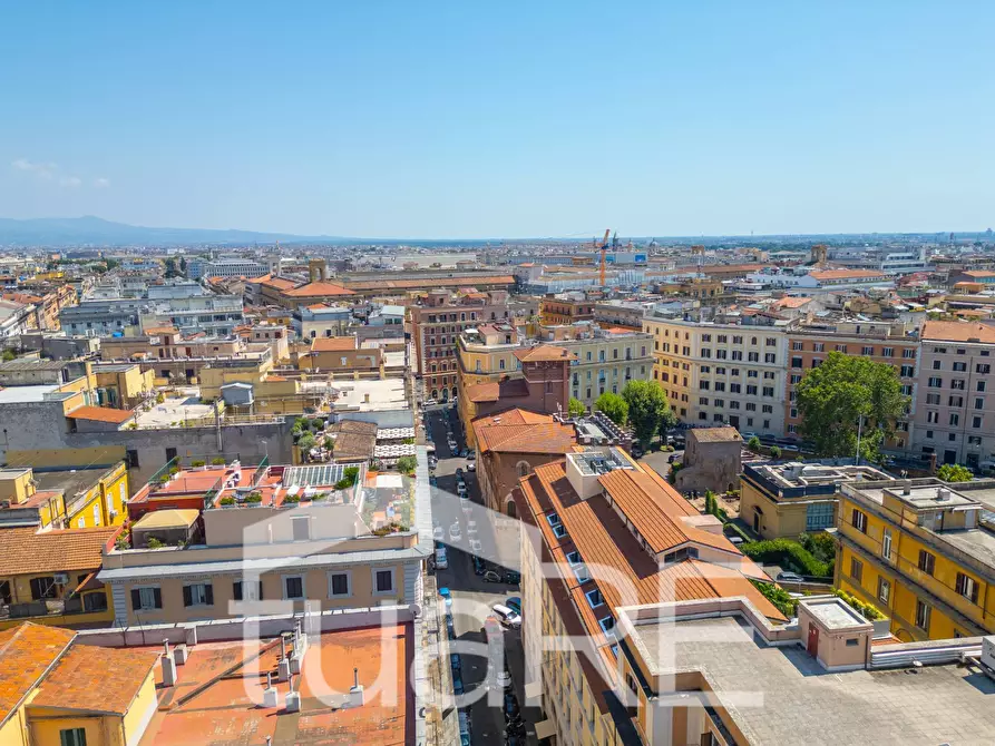 Immagine 7 di Negozio in vendita  in Via Collina a Roma