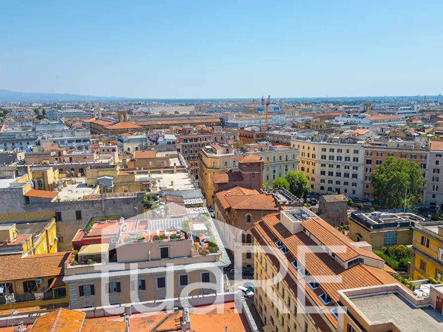 Immagine 8 di Negozio in vendita  in Via Collina a Roma