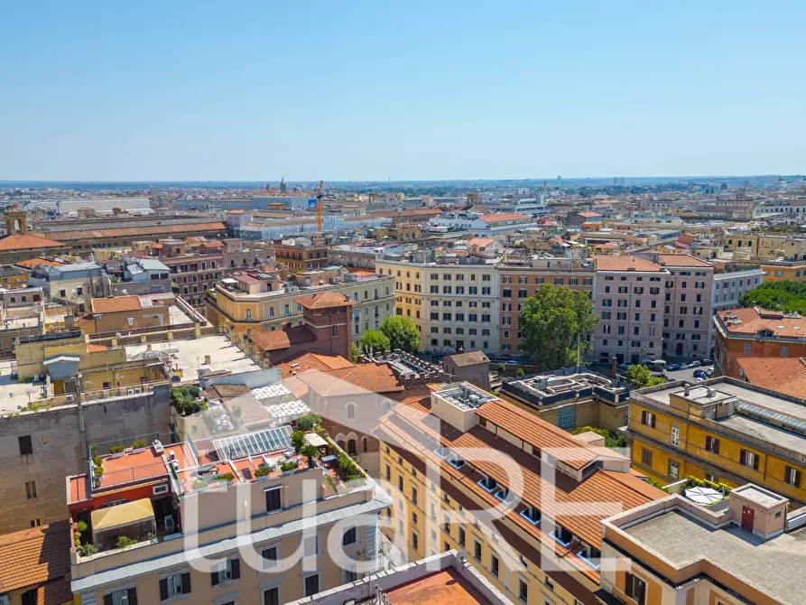 Immagine 9 di Negozio in vendita  in Via Collina a Roma