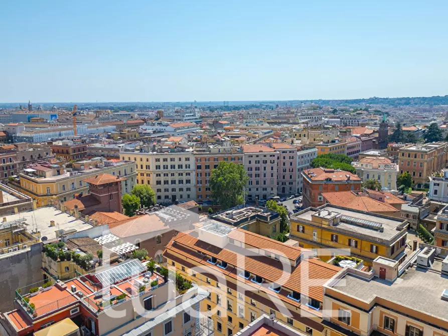 Immagine 10 di Negozio in vendita  in Via Collina a Roma