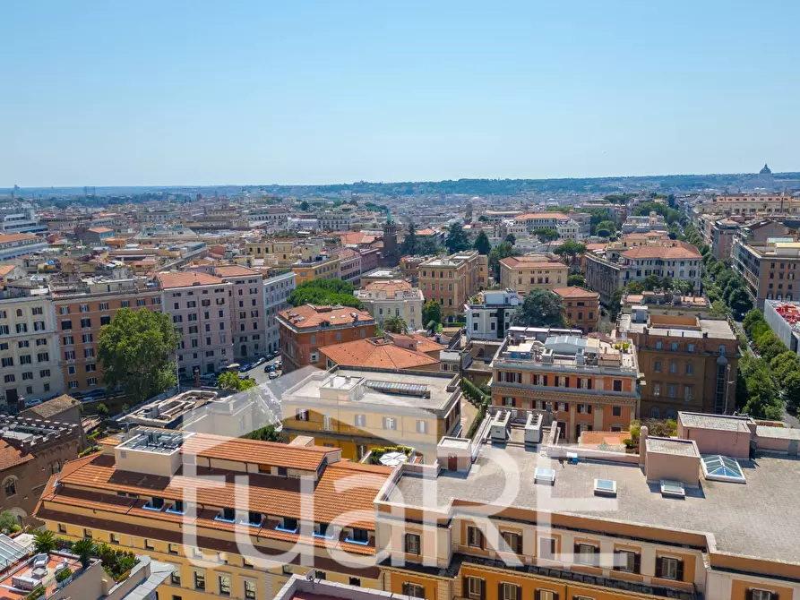 Immagine 12 di Negozio in vendita  in Via Collina a Roma