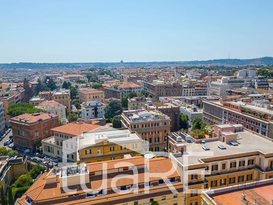Immagine 14 di Negozio in vendita  in Via Collina a Roma