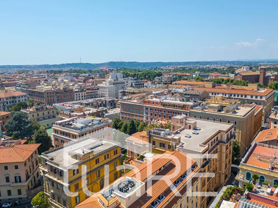 Immagine 16 di Negozio in vendita  in Via Collina a Roma