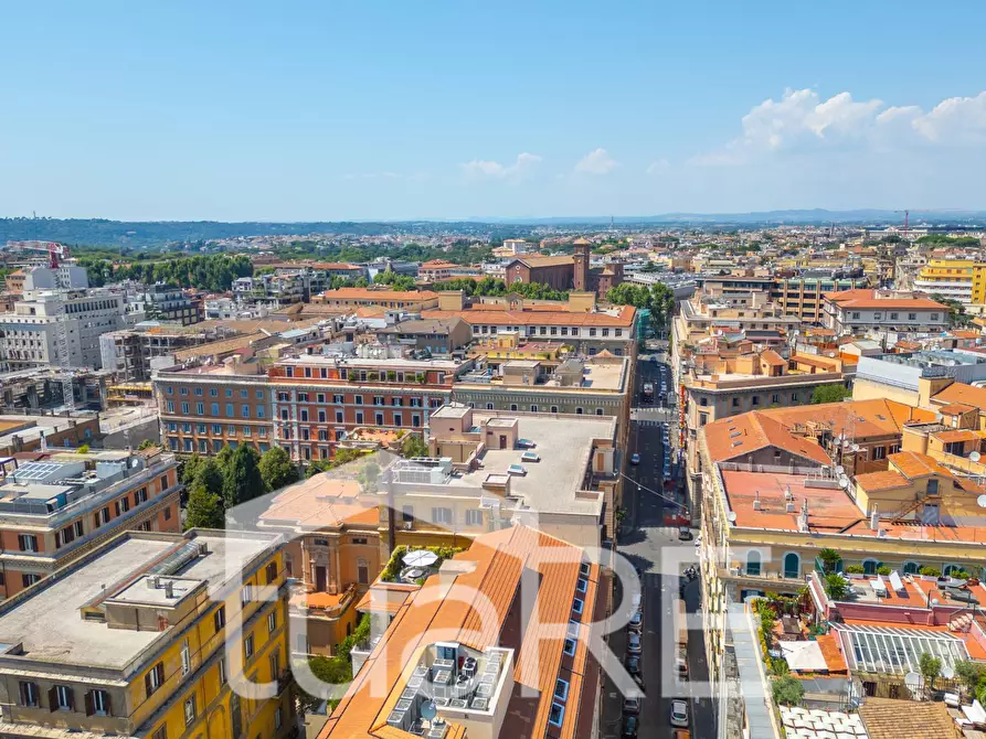 Immagine 17 di Negozio in vendita  in Via Collina a Roma