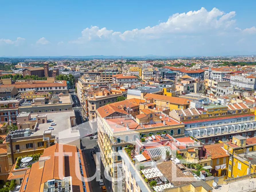 Immagine 18 di Negozio in vendita  in Via Collina a Roma