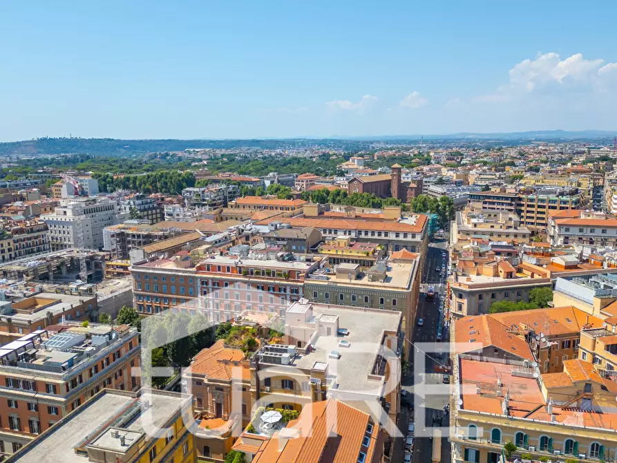 Immagine 19 di Negozio in vendita  in Via Collina a Roma