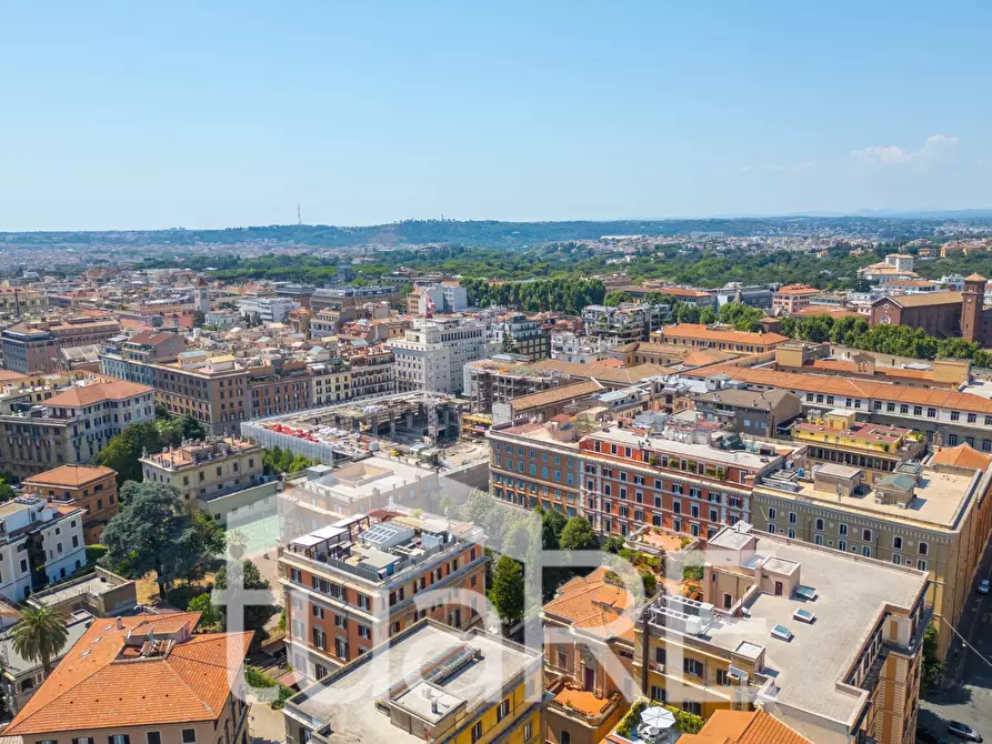 Immagine 20 di Negozio in vendita  in Via Collina a Roma