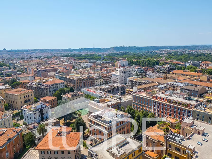 Immagine 21 di Negozio in vendita  in Via Collina a Roma