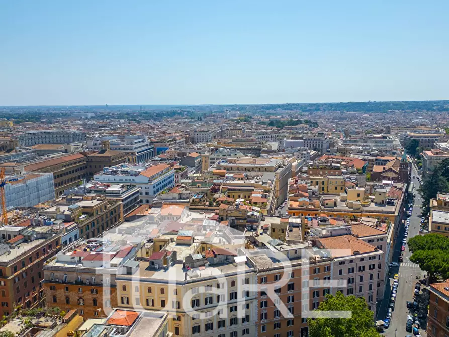 Immagine 24 di Negozio in vendita  in Via Collina a Roma