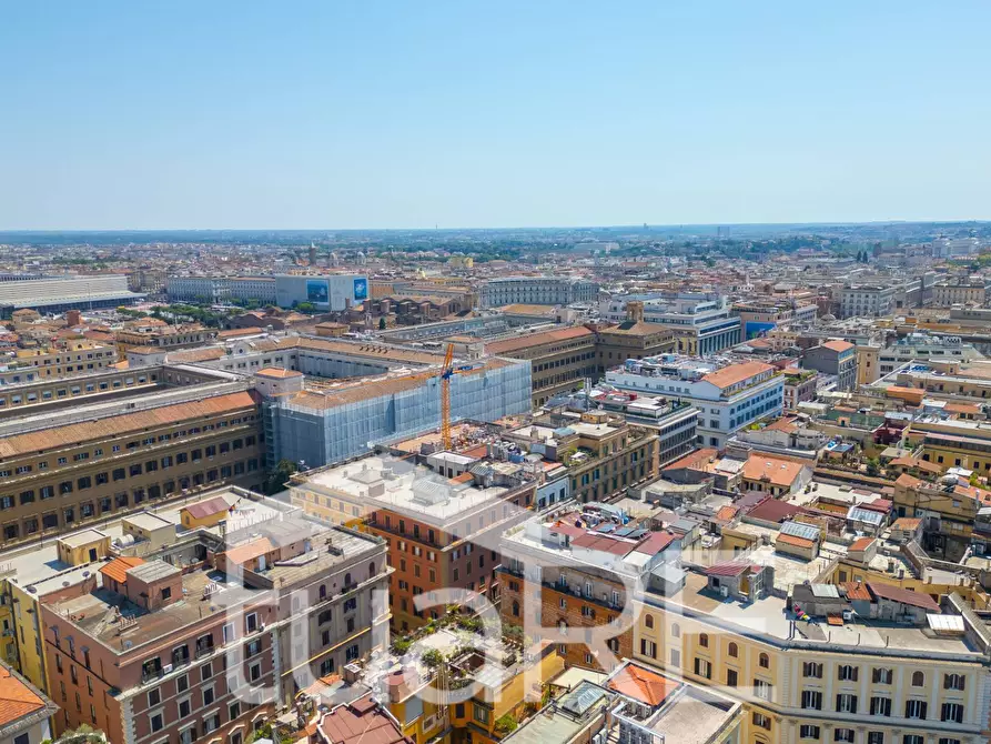 Immagine 25 di Negozio in vendita  in Via Collina a Roma