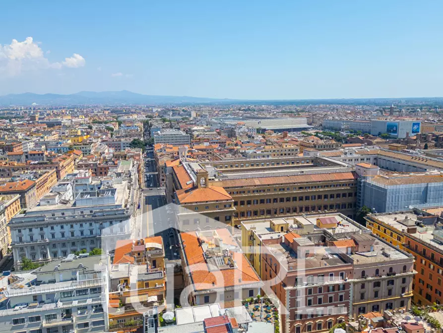 Immagine 26 di Negozio in vendita  in Via Collina a Roma