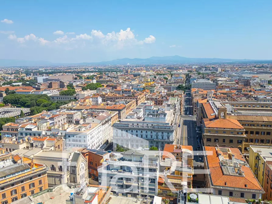 Immagine 27 di Negozio in vendita  in Via Collina a Roma