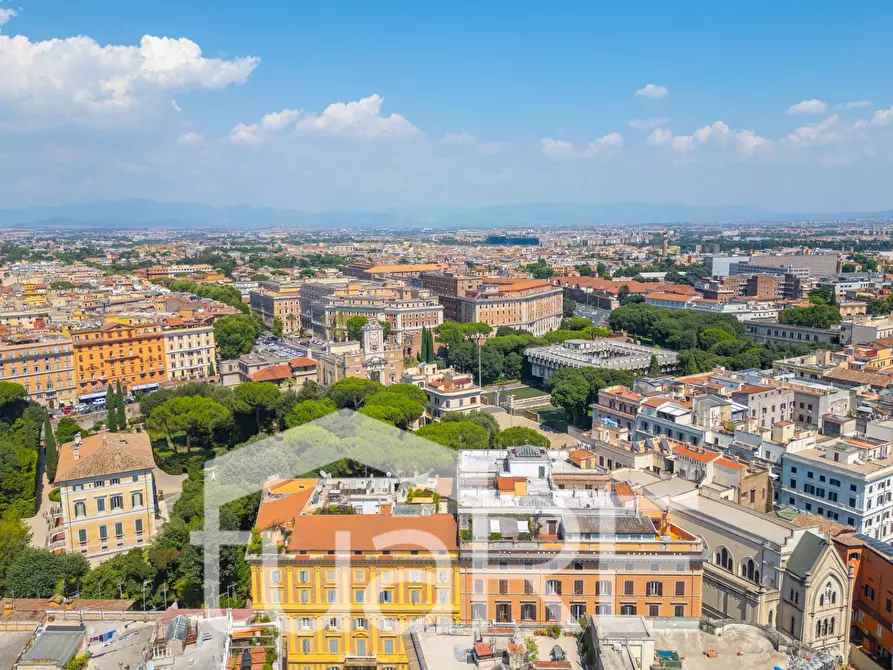 Immagine 29 di Negozio in vendita  in Via Collina a Roma