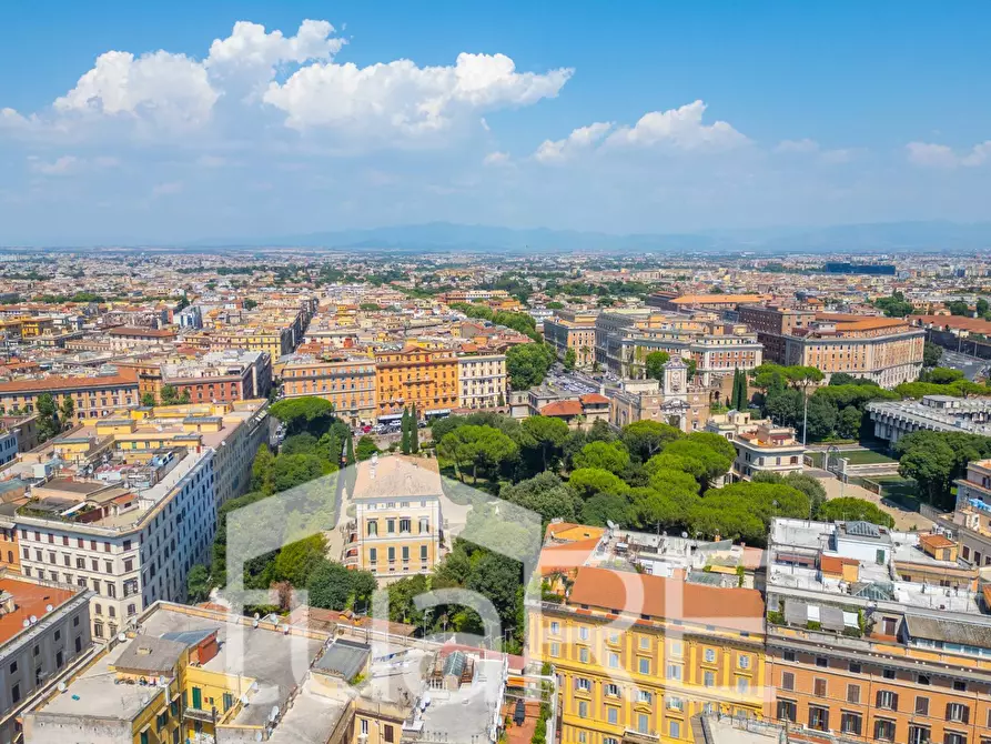 Immagine 30 di Negozio in vendita  in Via Collina a Roma