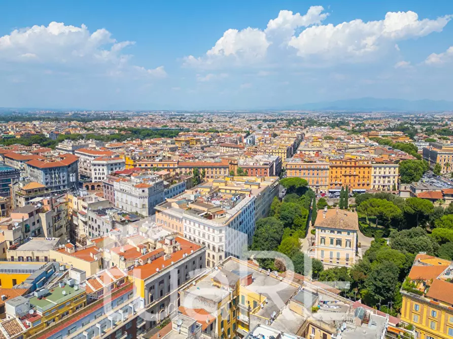 Immagine 31 di Negozio in vendita  in Via Collina a Roma