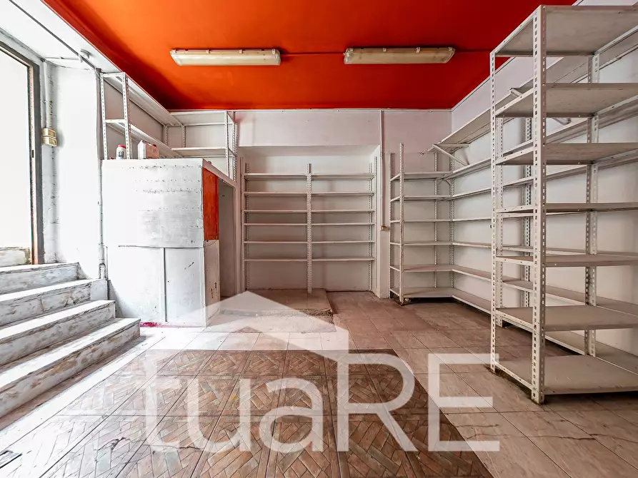 Immagine 2 di Negozio in vendita  in Piazza Ungheria a Roma