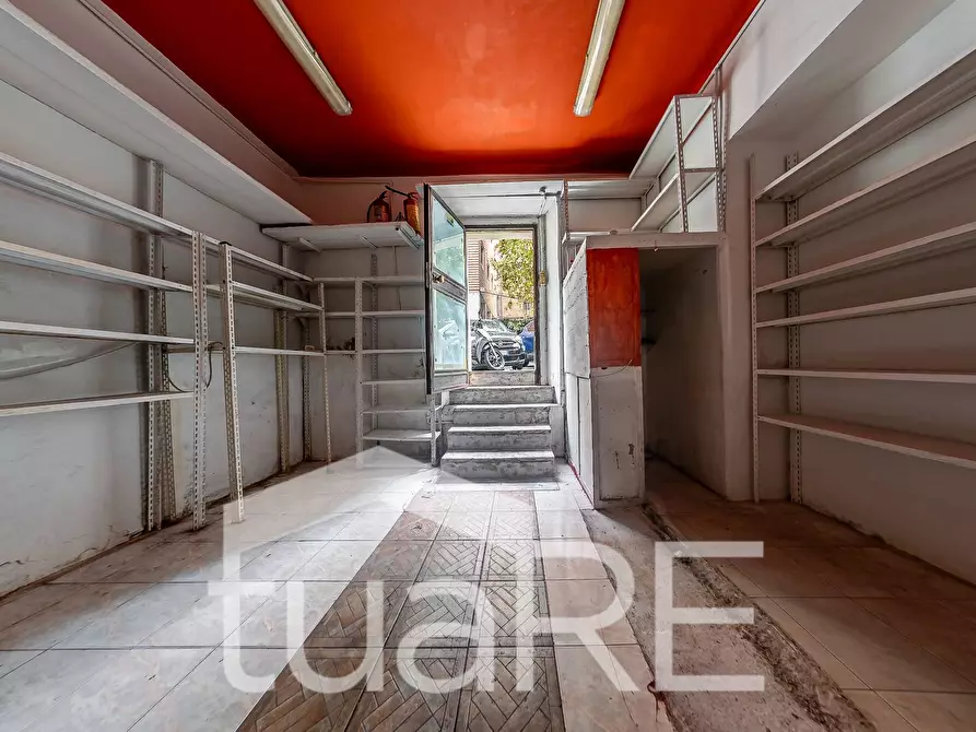 Immagine 3 di Negozio in vendita  in Piazza Ungheria a Roma