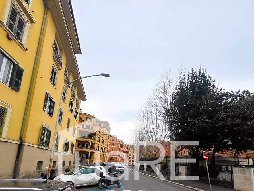 Immagine 6 di Negozio in vendita  in Piazza Ungheria a Roma