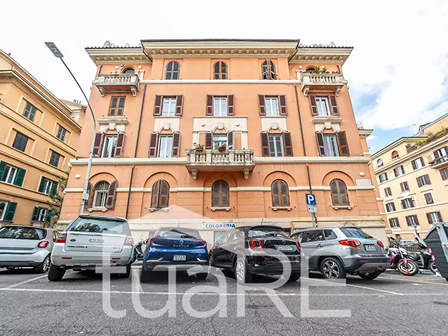 Immagine 11 di Negozio in vendita  in Piazza Ungheria a Roma