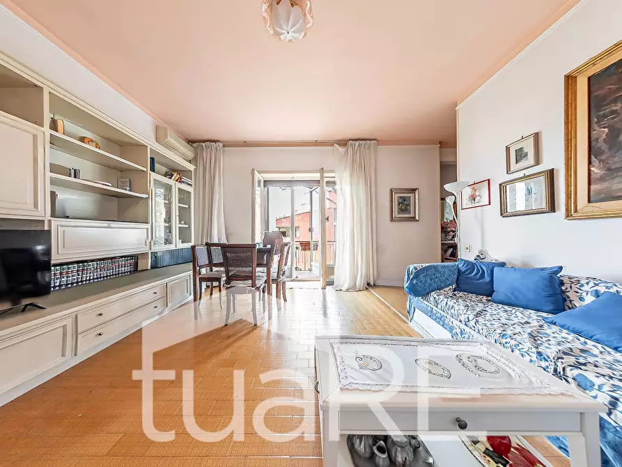 Immagine 3 di Appartamento in vendita  in Via Cassia a Roma