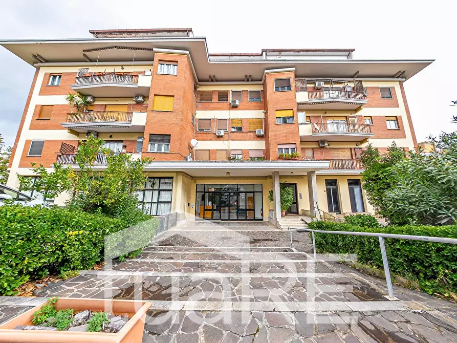 Immagine 12 di Appartamento in vendita  in Via Cassia a Roma
