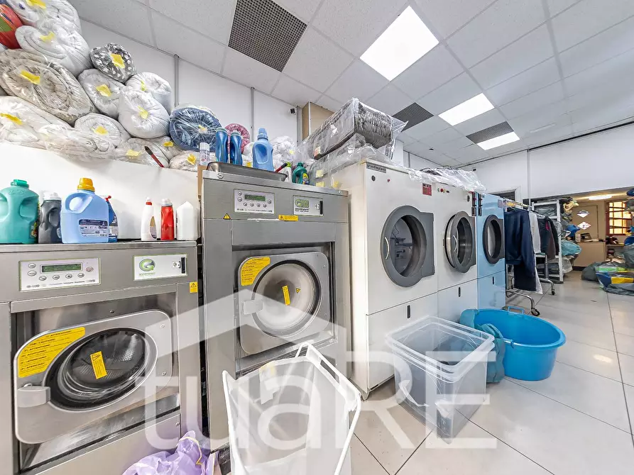 Immagine 4 di Negozio in vendita  in Viale Di Trastevere a Roma