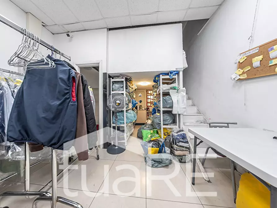 Immagine 7 di Negozio in vendita  in Viale Di Trastevere a Roma