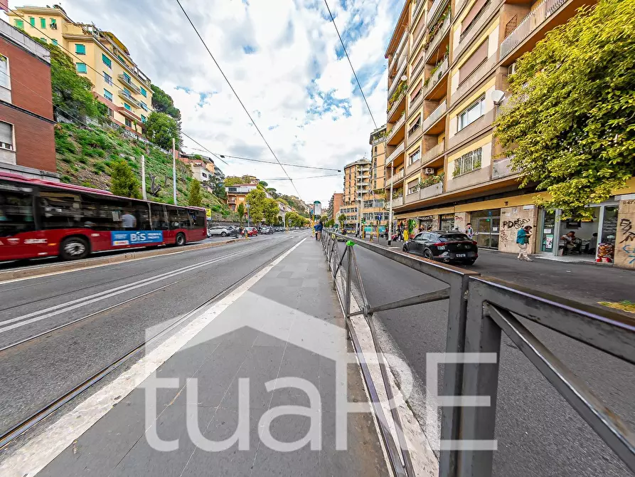 Immagine 9 di Negozio in vendita  in Viale Di Trastevere a Roma