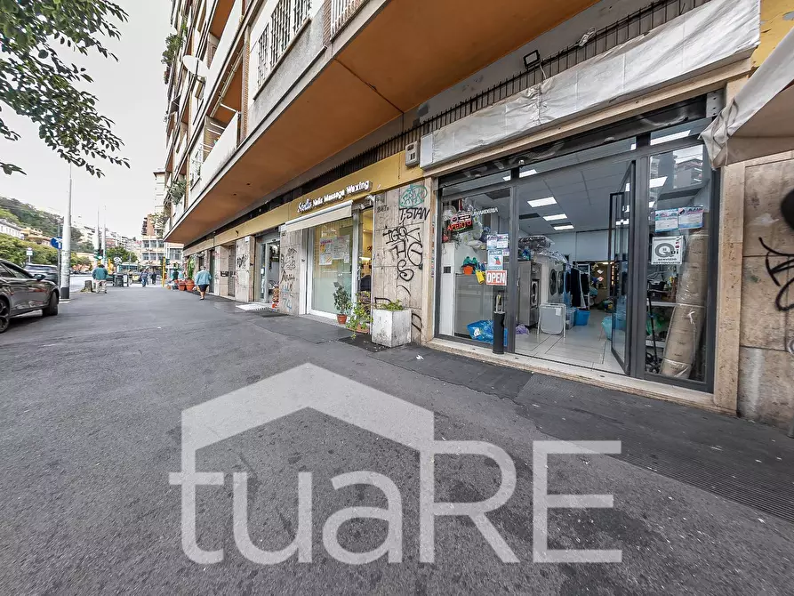 Immagine 11 di Negozio in vendita  in Viale Di Trastevere a Roma