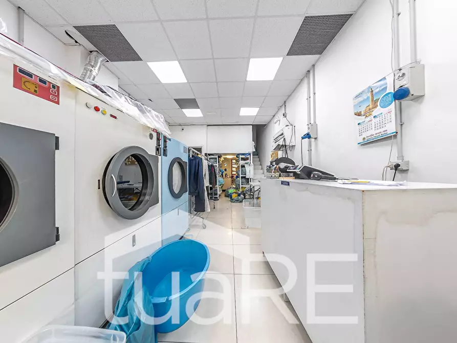 Immagine 12 di Negozio in vendita  in Viale Di Trastevere a Roma